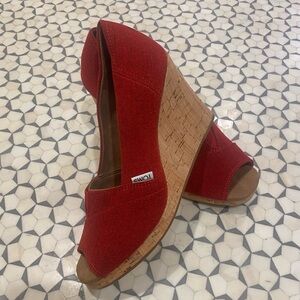 NWOB TOMS- Red Coshatch Jacquard Wedges- Sz 8.5